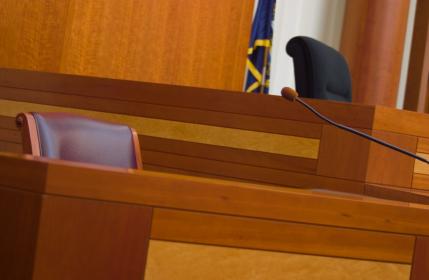 Witness_stand_in_a_courtroom